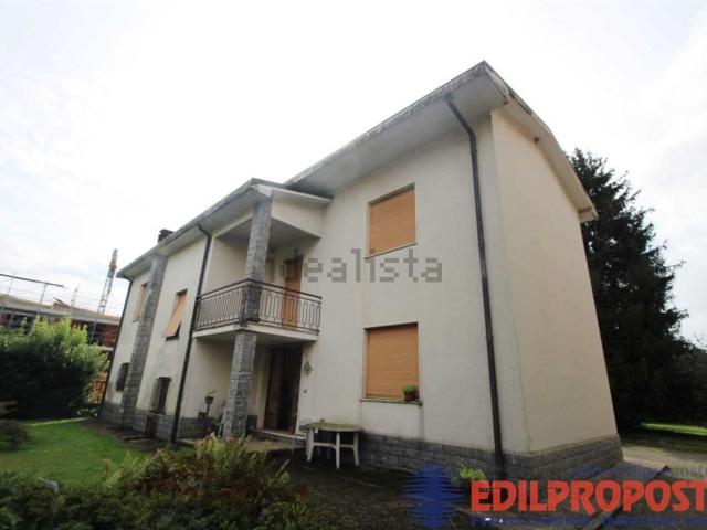 Casa in vendita a Lazzate, Lombardia