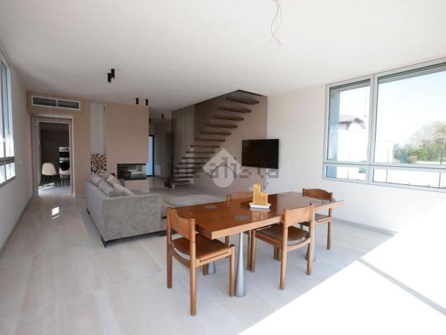 Casa in vendita a Terra di Mezzo, Re