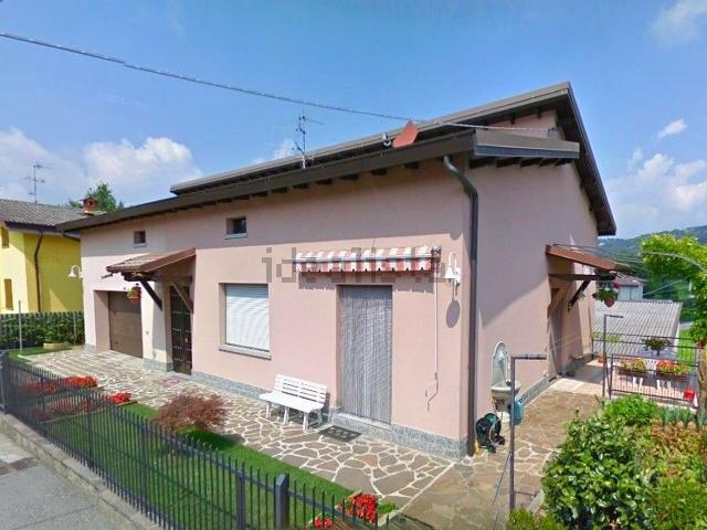 Casa in vendita a Gandino, Lombardia