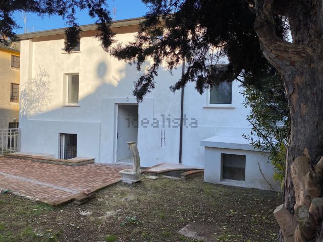 Casa in vendita a Desenzano Del Garda, Brescia