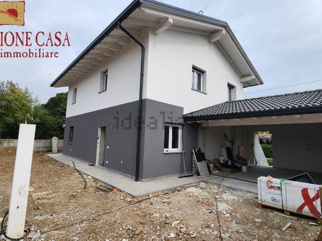Casa in vendita a Lucinico / Ločnik / Luzinìs, Gorizia