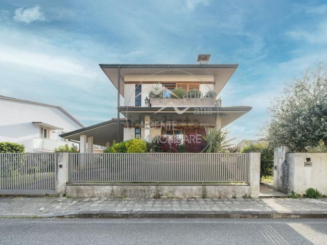 Casa in vendita a Lido di Camaiore, Camaiore