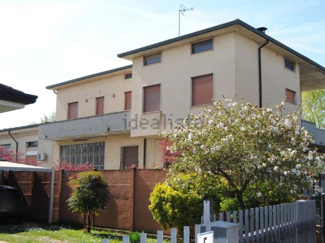 Casa in vendita a Baracche, Trezzo Sull'adda