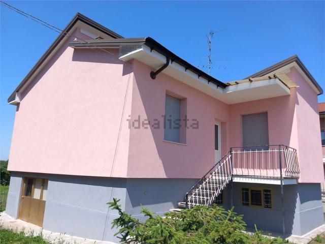 Casa in vendita a Pernate, Novara