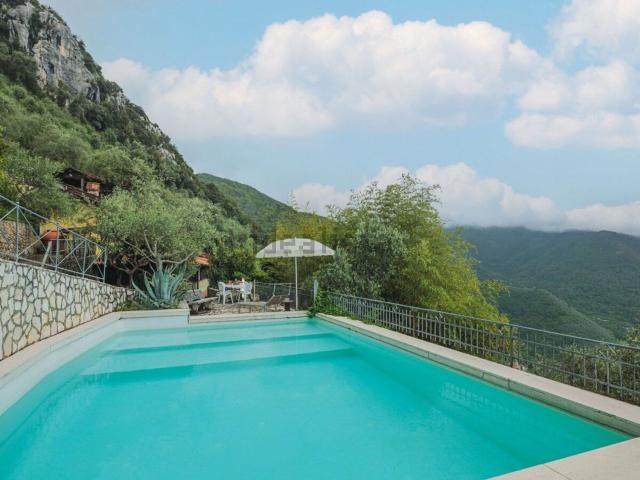 Casa in vendita a Camaiore, Toscana