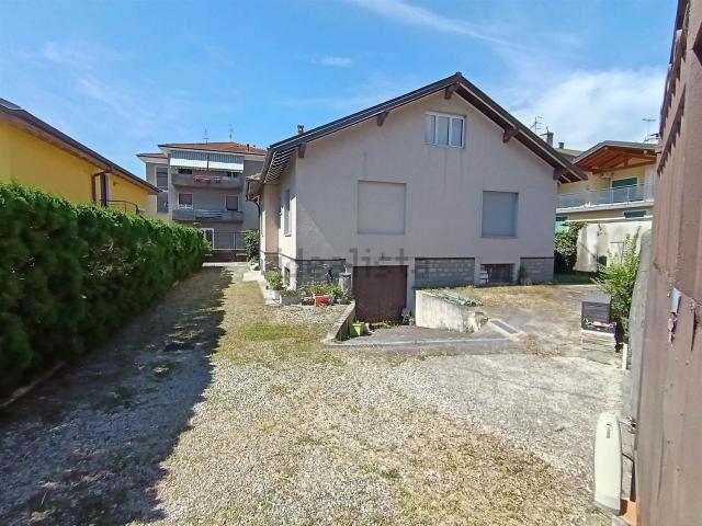 Casa in vendita a Intra, Piemonte