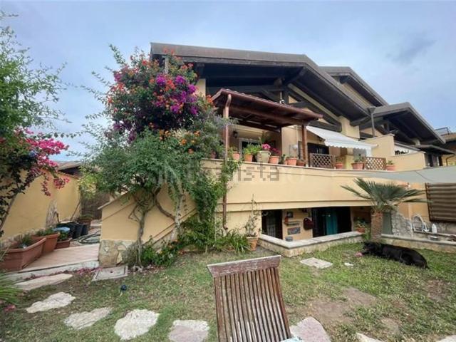 Casa in vendita a Stagni di Ostia, Roma Capitale
