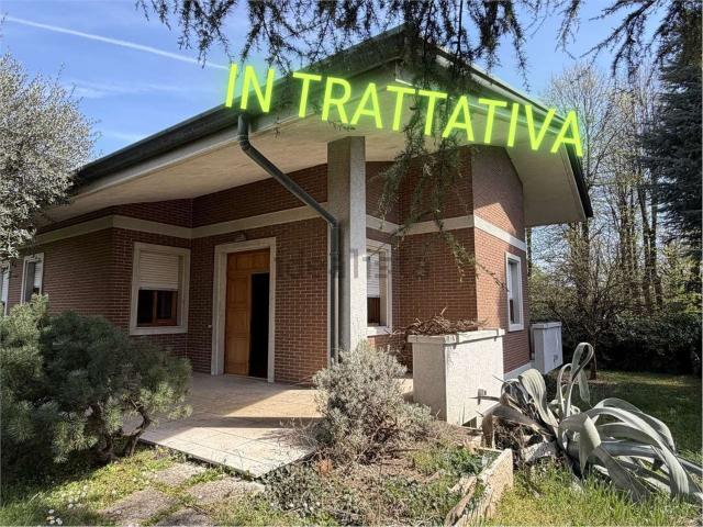 Casa in vendita a Meda, Lombardia