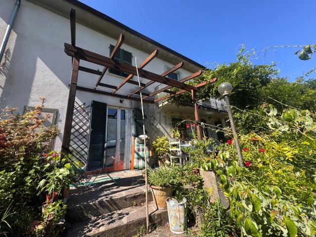 Casa in vendita a Follo, Liguria