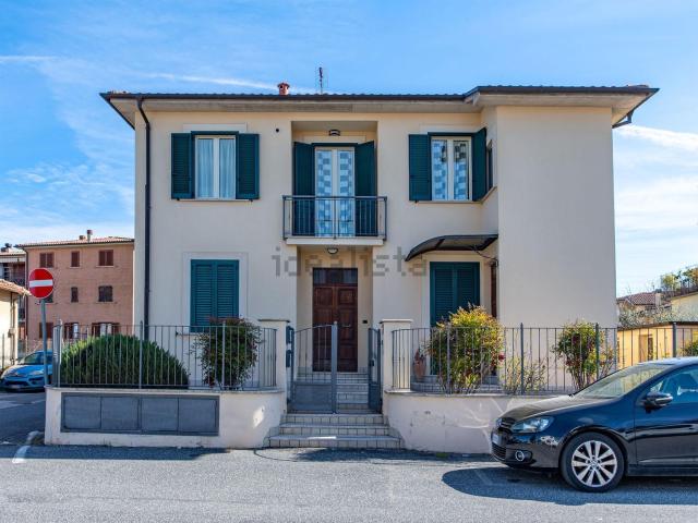 Casa in vendita a Madonna del Cuore, Rieti