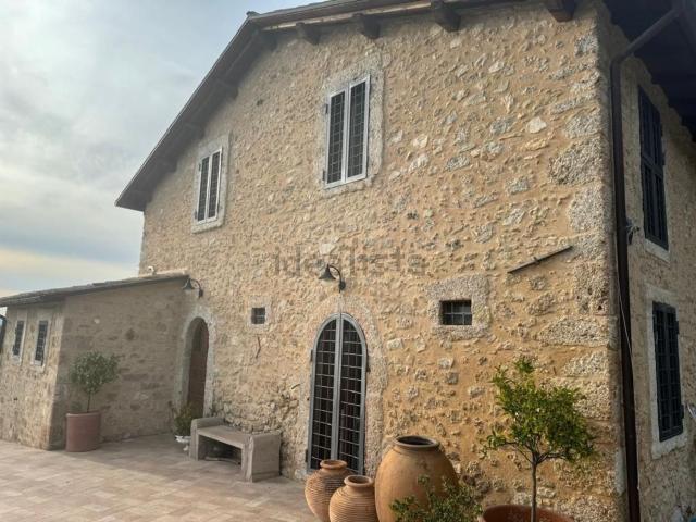 Casa in vendita a Acropoli di Civitavecchia, Arpino