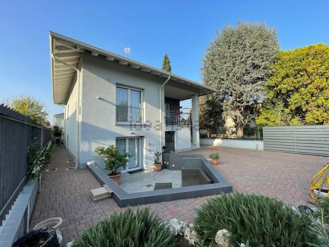 Casa in vendita a Uboldo, Lombardia