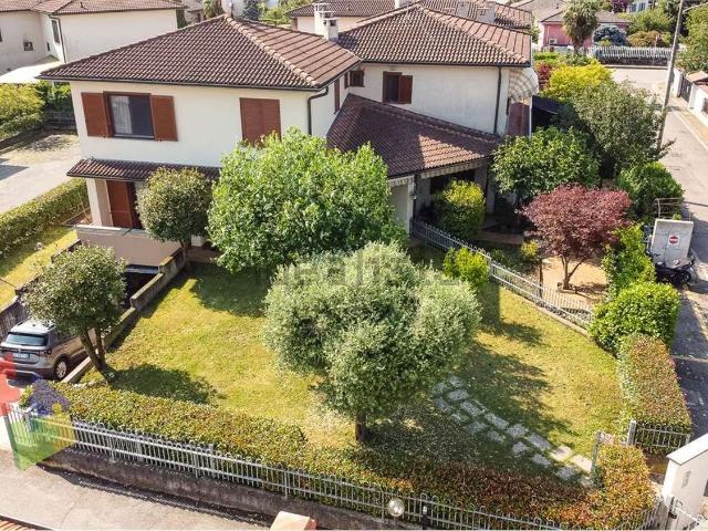 Casa in vendita a Motta Visconti, Lombardia