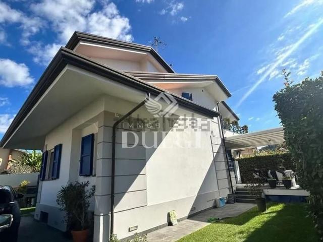 Casa in vendita a Massarosa, Toscana