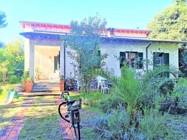 Casa in vendita a Marina di Massa, Marina Di Massa