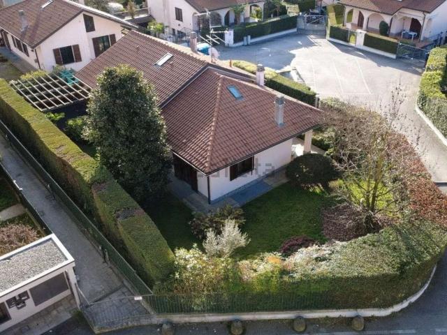 Casa in vendita a Busnago, Lombardia
