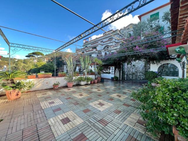 Casa in vendita a Massa Lubrense, Campania