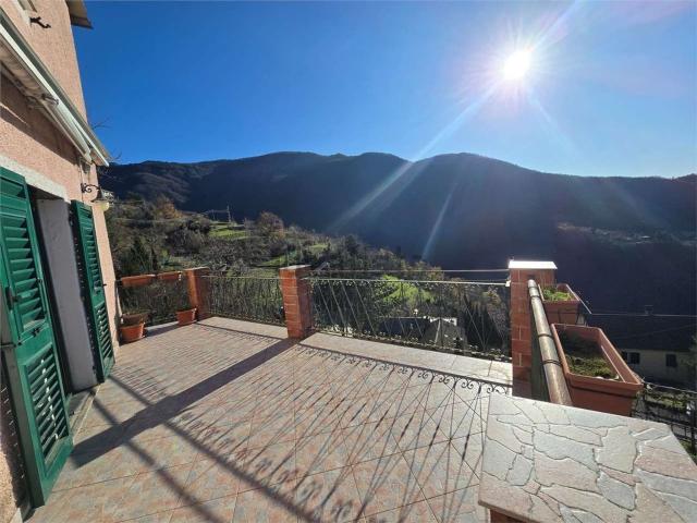 Casa in vendita a Borzonasca, Liguria
