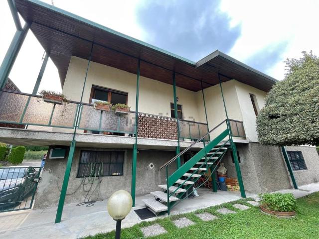 Casa in vendita a Cucciago, Como