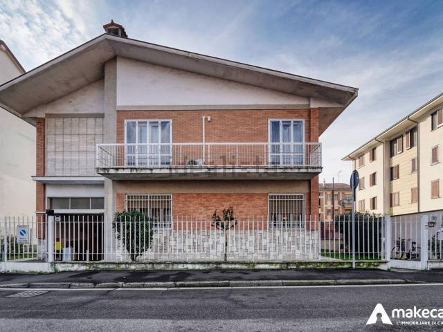 Casa in vendita a Melegnano, Lombardia