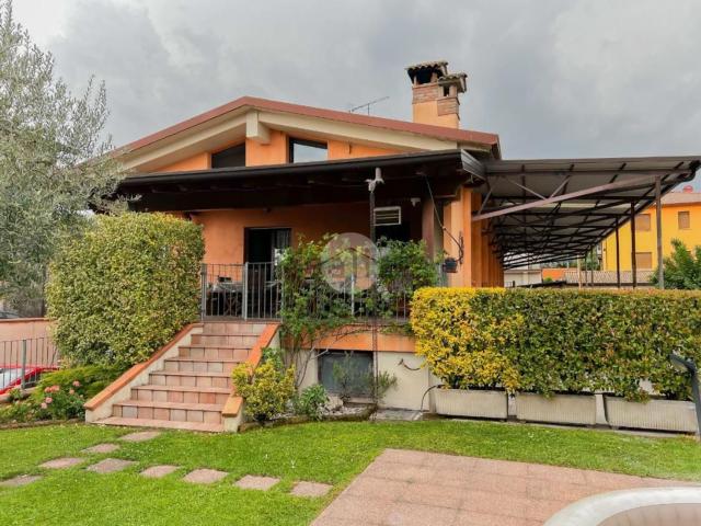 Casa in vendita a Lonato, Lombardia