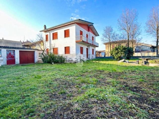 Casa in vendita a Castiglione D'adda, Lombardia