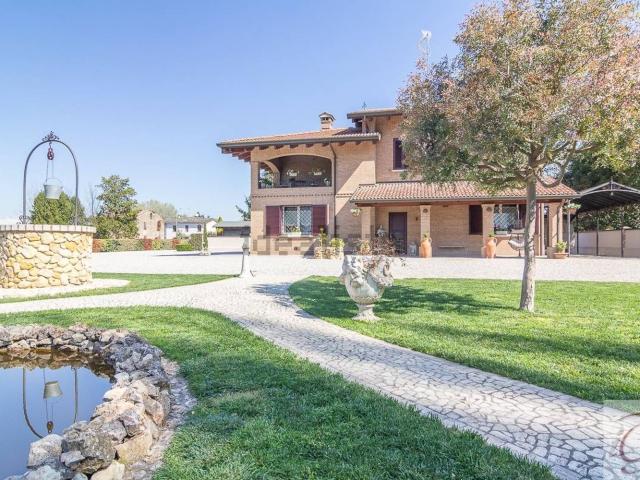 Casa in vendita a Unione Alto Ferrarese, Cento