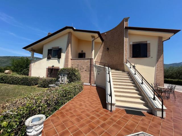 Casa in vendita a Priverno, Lazio