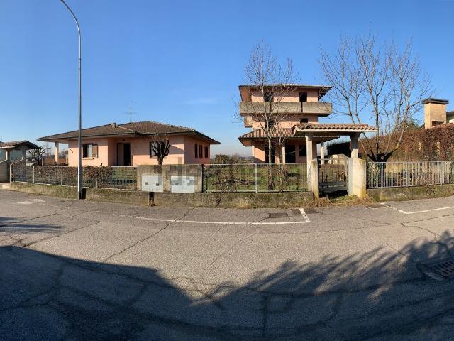 Casa in vendita a Pontoglio, Lombardia