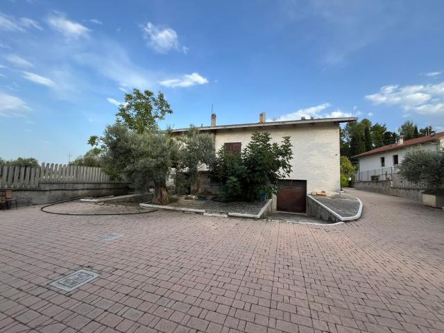 Casa in vendita a Manoppello, Abruzzo