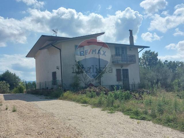 Casa in vendita a Ceppaloni, Campania