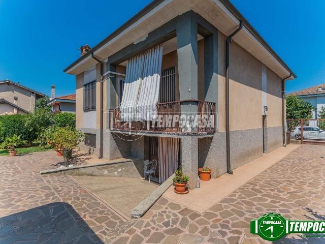 Casa in vendita a Magenta, Lombardia
