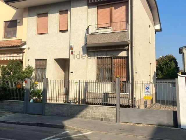 Casa in vendita a Locate di Triulzi, Lombardia