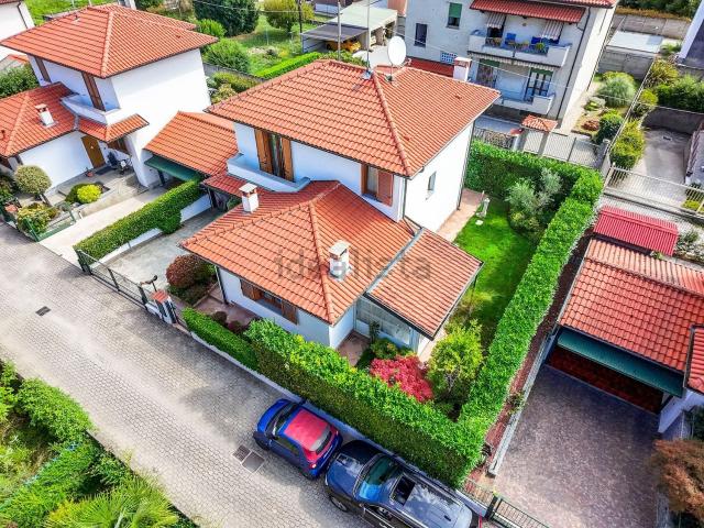Casa in vendita a Biassono, Lombardia