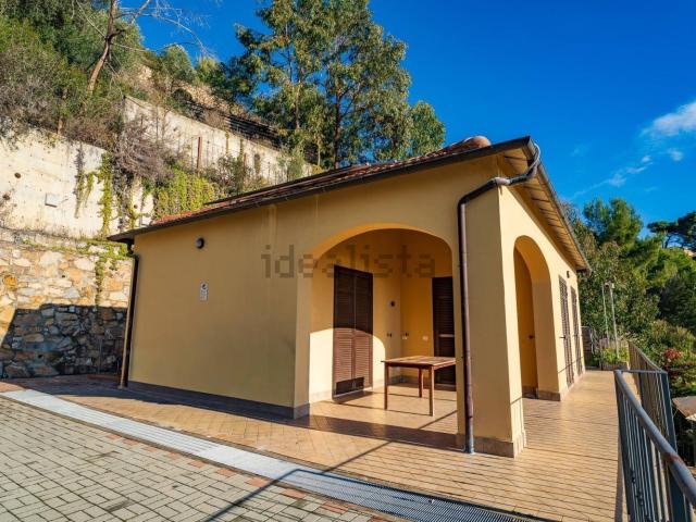 Casa in vendita a Cipressa, Liguria