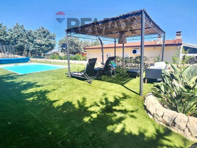 Casa in vendita a Ragusa, Sicilia