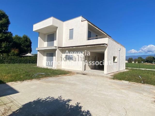 Casa in vendita a Rossano Veneto, Veneto