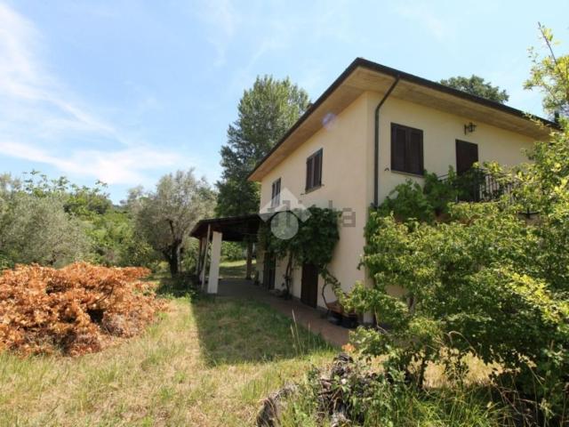 Casa in vendita a Mompeo, Lazio