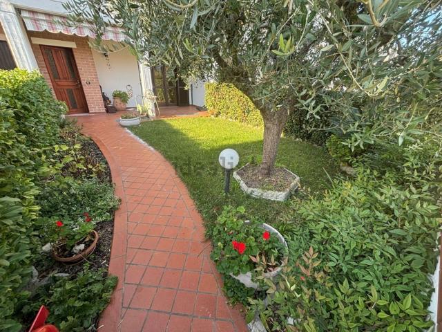 Casa in vendita a Rivoltella del Garda, Desenzano Del Garda