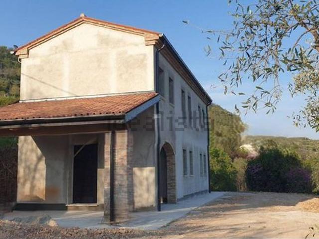 Casa in vendita a Arquà Petrarca, Veneto