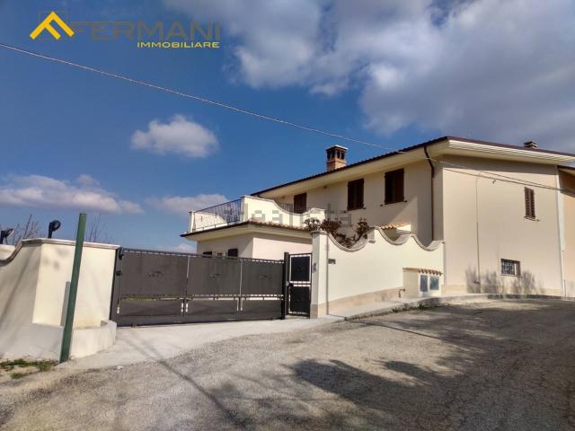 Casa in vendita a Monticelli, Marche