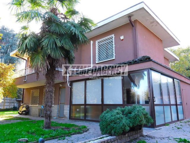 Casa in vendita a Pieve Emanuele, Lombardia