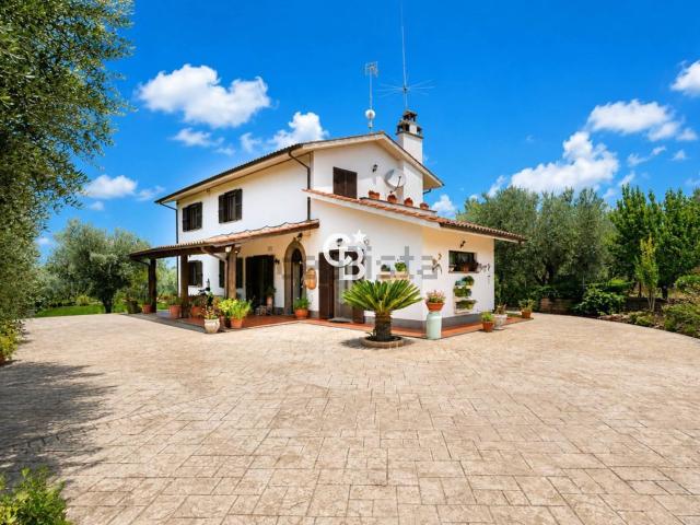 Casa in vendita a Viterbo, Lazio