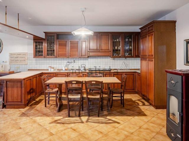 Casa in vendita a Viterbo, Lazio