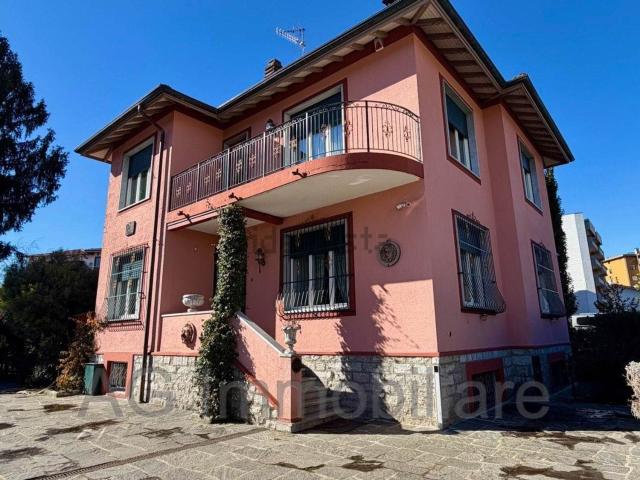 Casa in vendita a Intra, Piemonte
