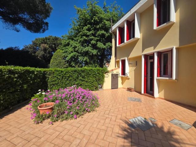 Casa in vendita a Cecina, Toscana