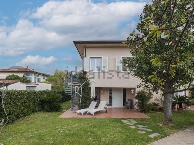 Casa in vendita a Massarosa, Toscana