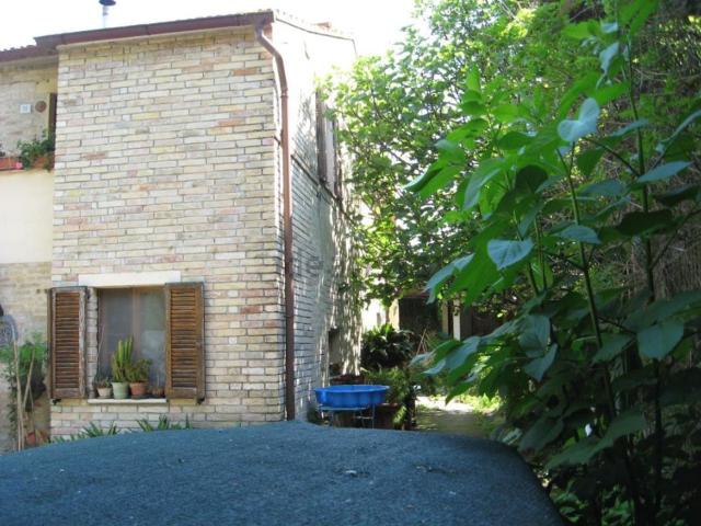 Casa in vendita a Fosse, Marche