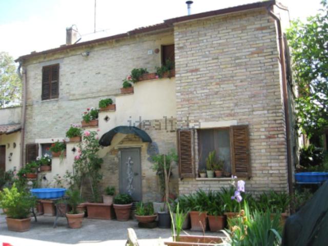 Casa in vendita a Fosse, Marche