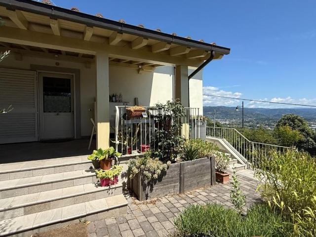 Casa in vendita a San Salvatore, Montecarlo